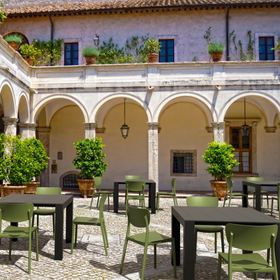 Chaise empilable Monna