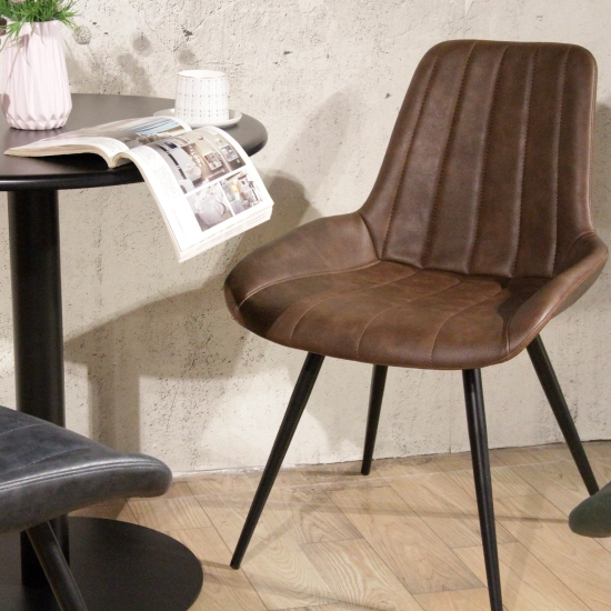 Chaise moderne en simili Barraco 