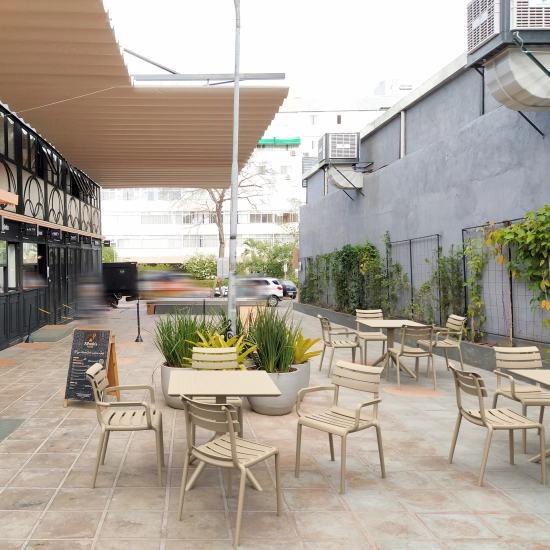 Chaise Helen - monobloc et empilable