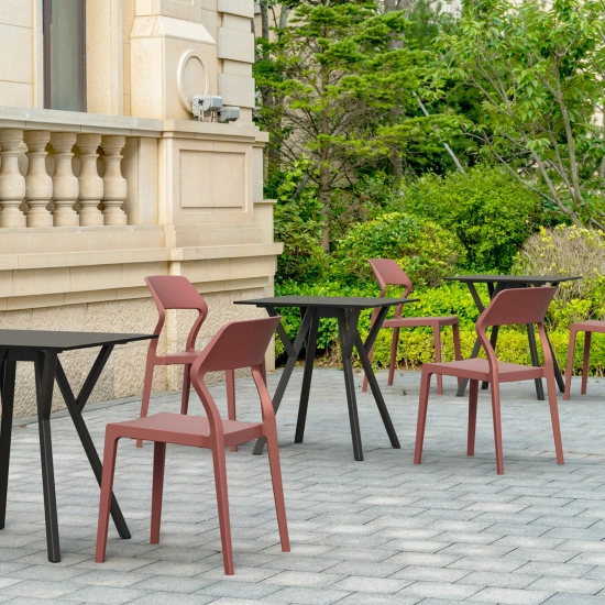 Chaise empilable modèle SNOW en polypropylène 